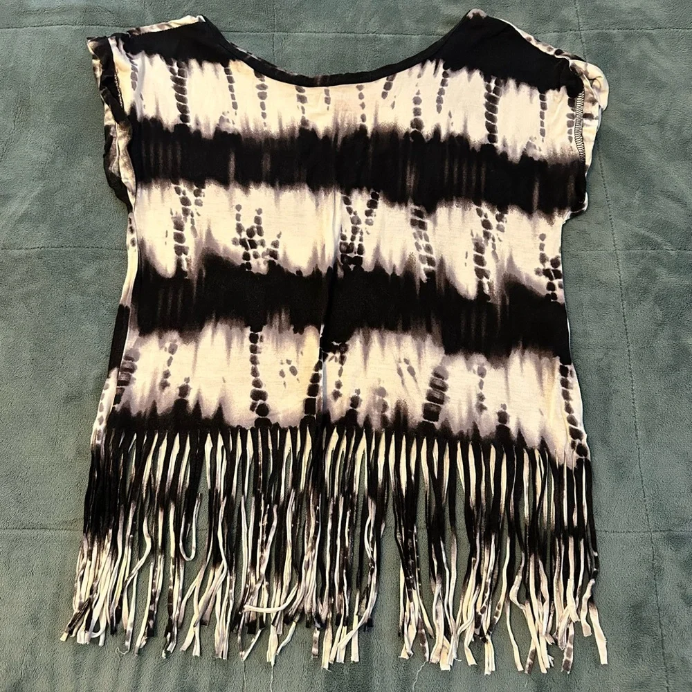 Hot Kiss Black & White Tie-Dye Fringe Top - Picture 1 of 3